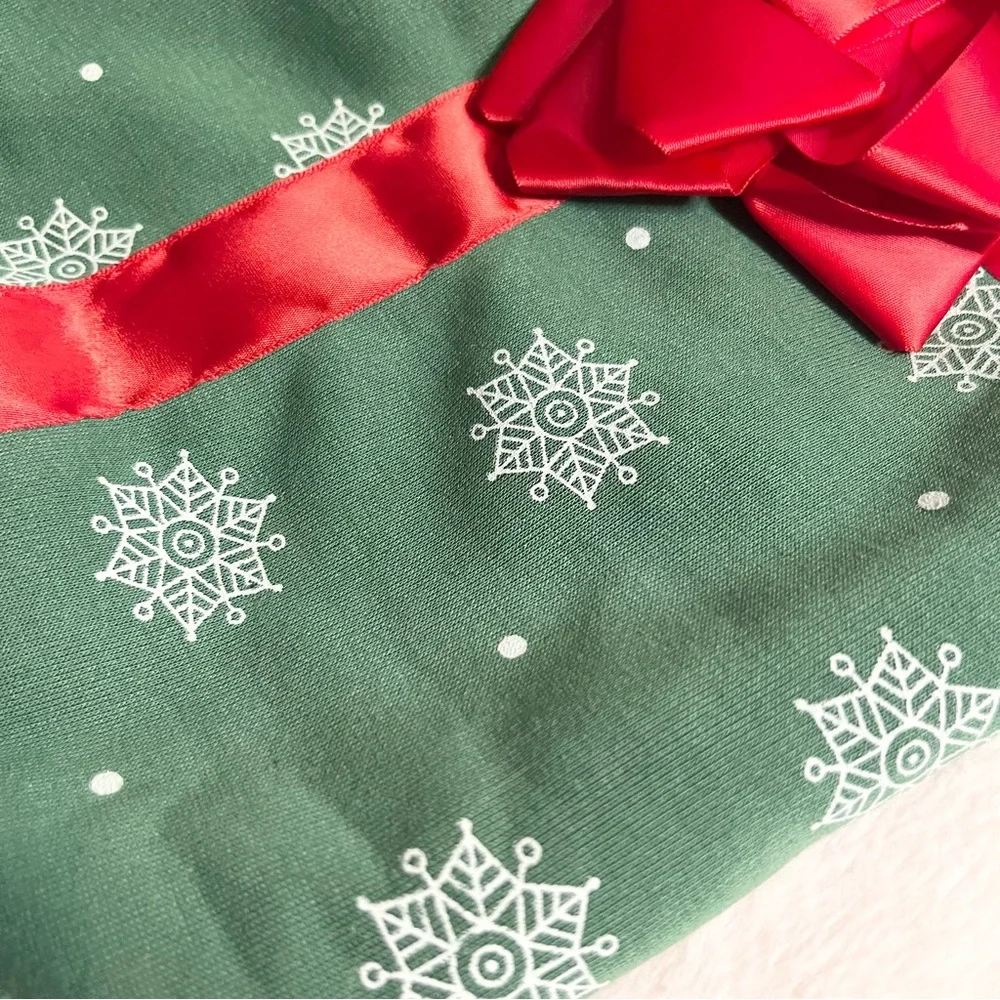 Christmas Present Festive Green Holiday Dog Sweater with Red Bow Size Large NWOT